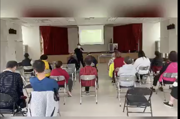 講師解說如何預防失智。圖／洪樸陽蔡錦文里長提供

