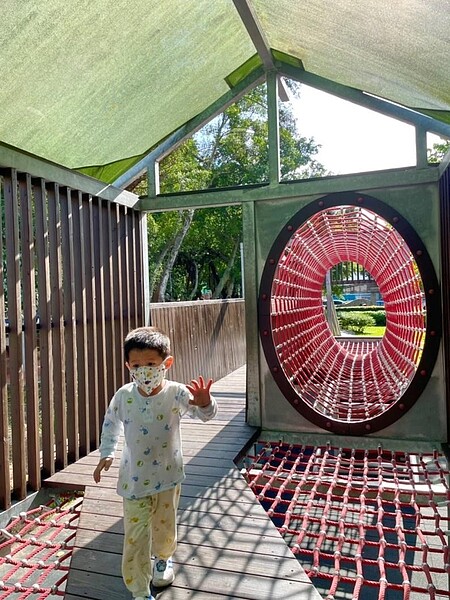 嬉鬧的孩子。圖／蔡博俊攝
