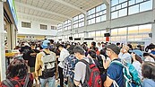 台鐵台南新營雙線中斷　旅客苦等接駁抱怨連連