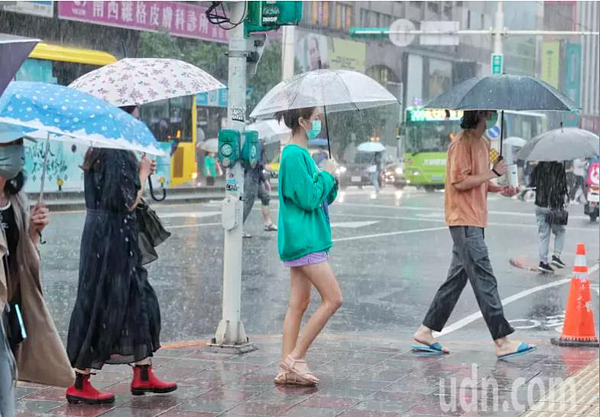 中央氣象局發布大雨特報，東北季風影響，今天宜蘭地區有局部大雨發生的機率。圖／聯合報系資料照