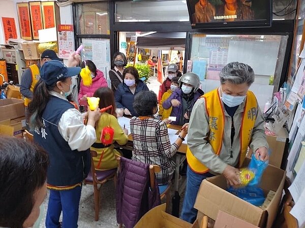 儘管場地狹小，里辦公室仍積極辦理里民活動。圖／明湖里辦公處粉專提供
