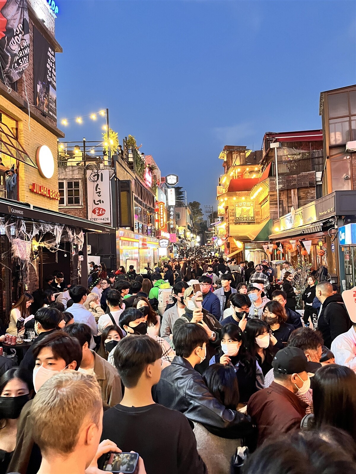 梨泰院昨晚人潮。經濟日報記者丁威/攝影