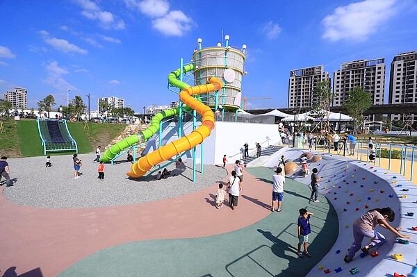 台中太平馬卡龍公園完工啟用。圖/台中市建設局提供