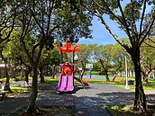 華東里王典芳里長　打造華東公園世外桃源