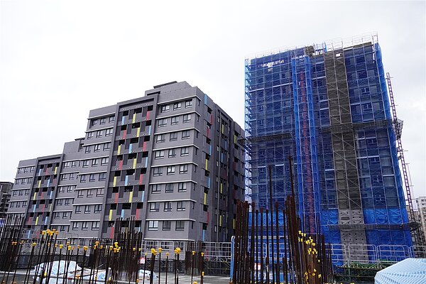 三峽國光二期青年社會住宅今日舉行上梁典禮。記者劉懿萱/攝影