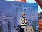 侯友宜視察萬大線機場遇陳抗　地主批「美河市升級版」