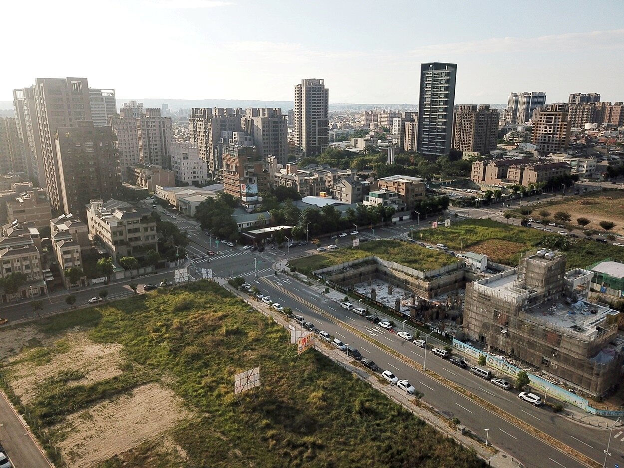 台中山西路為何這麼紅?關鍵在於山西路橫跨14期及11期重劃區,相當靠近崇德商圈與823紀念公園,還有複合式商場預計在今年底動工,利多不少。圖/業者提供