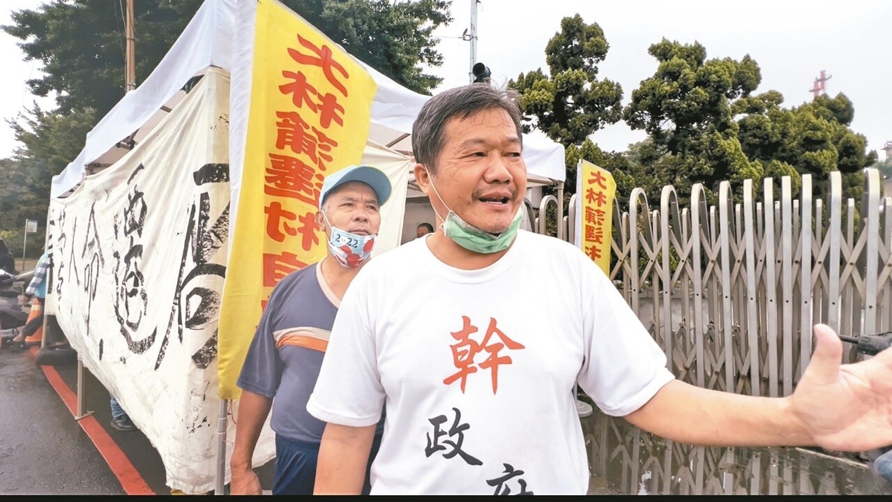 大林蒲反遷村自救會長黃焜育表示，中油是當地不定時炸彈，與中油為鄰讓人生活不安。記者王昭月／攝影 