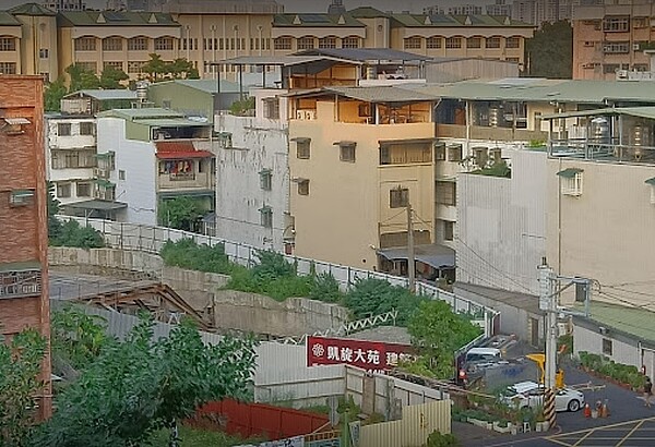 新北房市交易連挫!樹林爆爛尾樓事件 專家:不至於失控 樹林交易量回落主因在於9月出現交屋潮,10月自然回歸基本盤,至於近期爛尾樓事件屬個案,房市供需上應不至於演變為失控。圖/google map