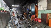 新北新莊老街神壇火警　燒毀3輛機車