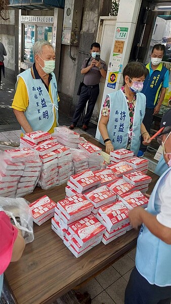 森春生活館ｘ南福里許益明里長 發送飯盒 好房網news