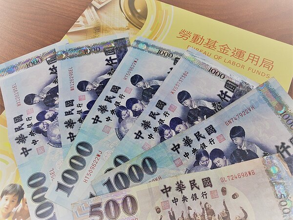 截至今年9月底,新制勞退基金累虧3,309.5億元,收益率為負9.88%,以目前約1,225萬名勞工有效帳戶計算,平均每位勞工慘賠逾2.7萬元。圖/聯合報系資料庫