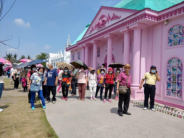 受到疫情的影響，旅遊活動也從國外改成國內。圖／水源里里長林全義提供