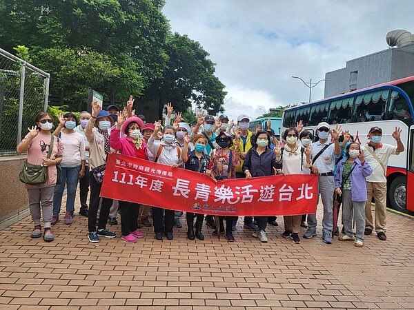 萬有里舉辦長青樂活遊台北的活動。圖／取自台北市鄰里服務網
