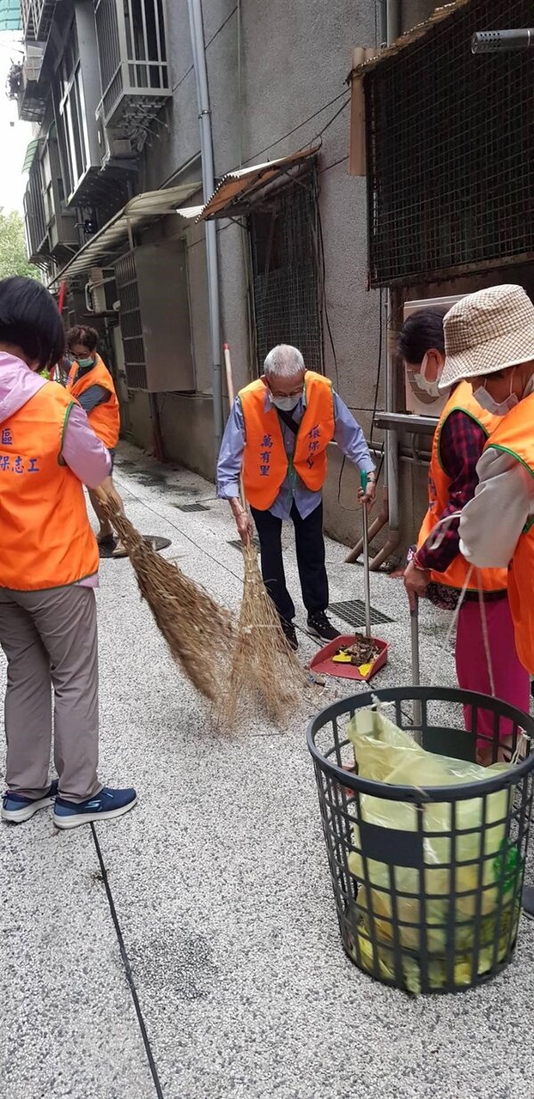 萬有里熱心的環保志工。圖／取自台北市鄰里服務網