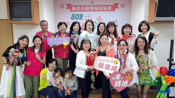 港尾里母親節活動。圖／取自「沈信宗」臉書

