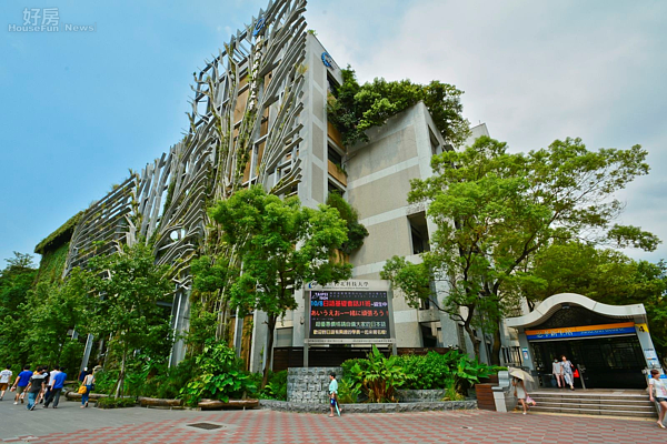 台北科技大學綠色牆,新生北路,忠孝東路,北科大,大學,畢業潮,大學生,捷運忠孝新生站。(好房News記者 陳韋帆/攝影)