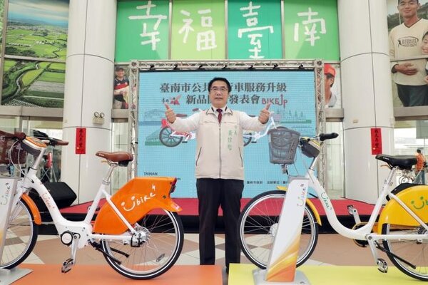 台南市將於明年引進微笑單車YouBike2.0系統，和鄰近縣市的公共自行車系統相結合。圖／台南市政府提供