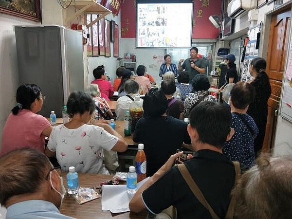 黎孝里免費環保酵素教學。圖／取自「臺北市鄰里服務網」