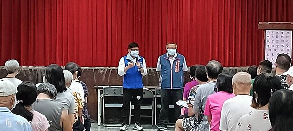 公崙里防蚊紙容器回收環保宣導暨環境認證五星級福利里民共享活動。圖／取自「游炎嵐」臉書