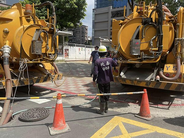 龍生里水溝清洗。圖／取自「沈鳳雲」臉書