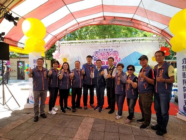 木山里長參與天山公園景觀廁所啟用儀式。圖/取自「柯慶忠」粉絲專頁
