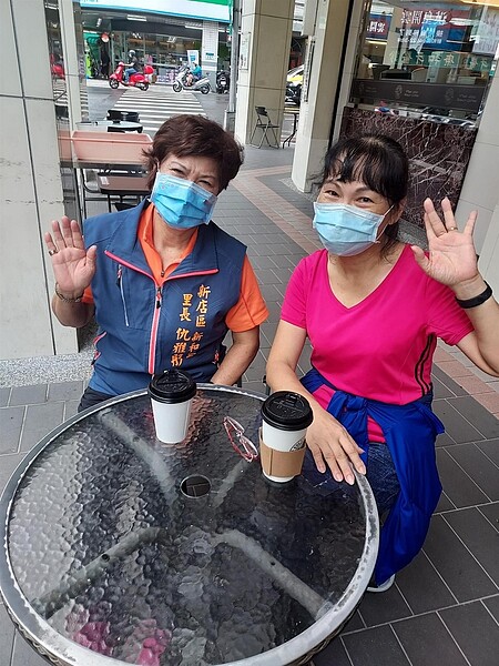 里長仇雅彤呵護里民，如同家人。圖／易小滿攝

