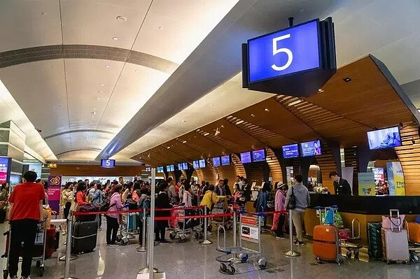 隨著疫情趨緩,防疫政策鬆綁,逐步開放邊境。圖/聯合報資料照片