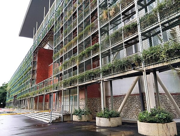 客家文化主題公園整修前，曾在裡面借用教室上課。圖／簡湞祐攝