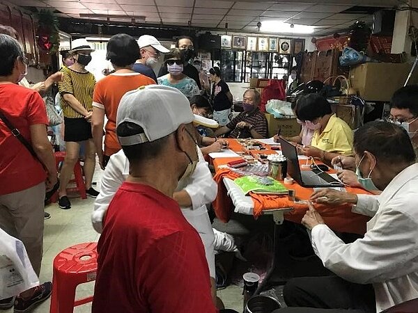 福丘里舉辦免費施打流感疫苗的活動。圖/取自徐金蓮臉書粉絲專頁