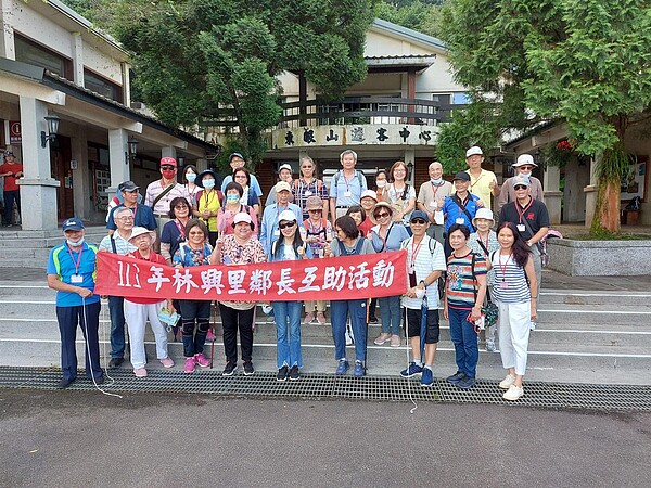 於東眼山舉行戶外一日遊。圖／林興里里長吳寶燕提供