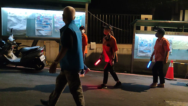 崇南里守望相助隊。圖/取自「鄭茂盛」臉書