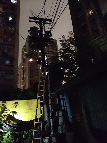 崇南里鄭茂盛里長解決問題。圖/取自「鄭茂盛」臉書