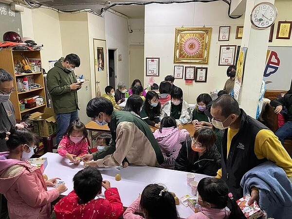 港德里舉辦兒童節慶祝活動。圖／取自板橋區港德里辦公處 里長江堡寬臉書粉絲專頁

