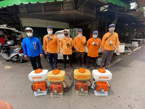 李里長安排消毒人員至九如里進行消毒工作。圖／取自李建重里長臉書專頁

