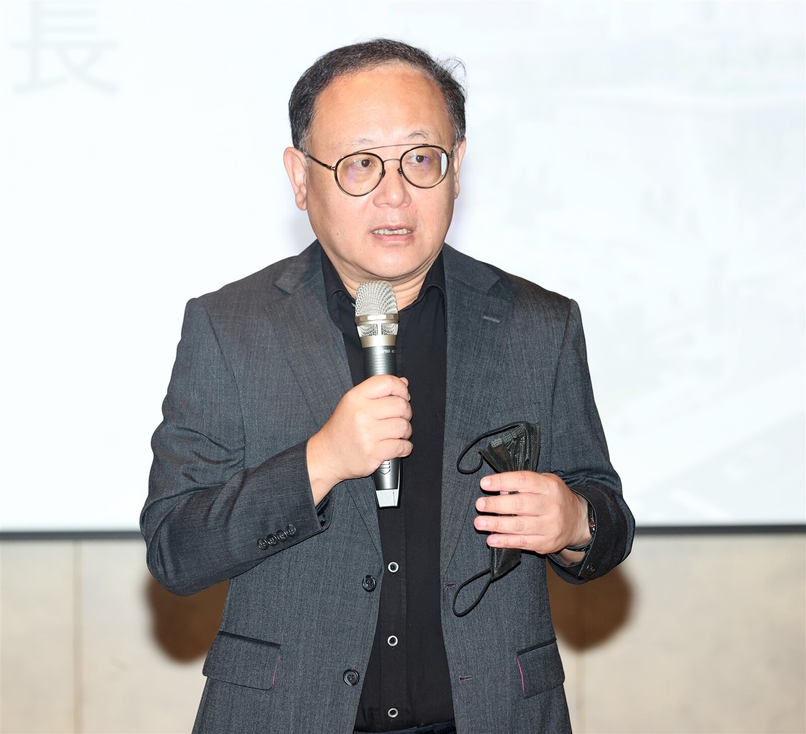 高雄市副市長史哲表示,高雄舊市議會活化轉型招商未來將會採用活化的方式保留具有歷史意義的建物,讓民主歷史與商業並存。記者劉學聖/攝影