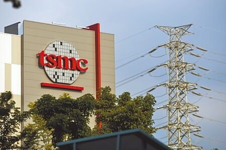 被外媒喻為吃電怪獸的護國神山台積電南科園區廠房。(本報資料照片)