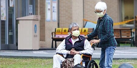 
隨著防癌險的需求愈來愈高，尤其在門診費補助、用藥補助等不同的給付項目，已開發出更為多樣化的保單可選擇。圖∕本報資料照片
