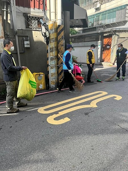 臺北市士林區舊佳里環保志工。圖／取自「舊佳里松愛你」臉書
