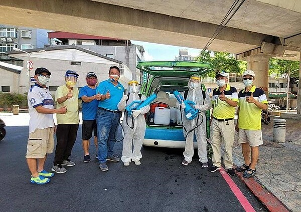 臺北市士林區舊佳里消毒。圖/取自「舊佳里松愛你」臉書