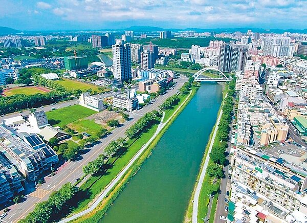 高市府首創全國推動「河川氨氮排放總量管制」,後勁溪水質改善有成。(高市環保局提供/柯宗緯高雄傳真)