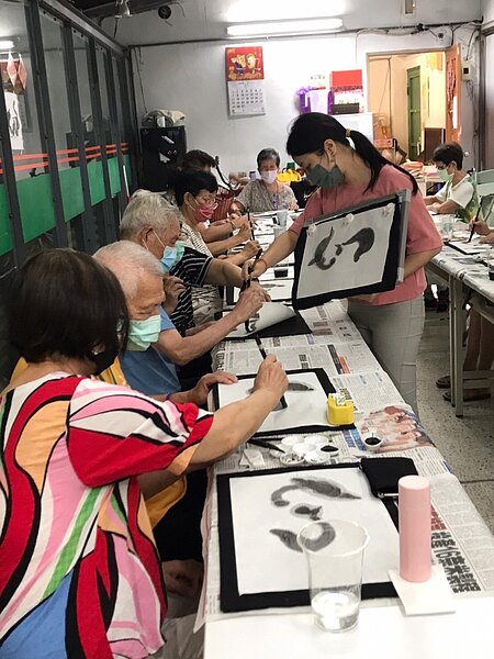 樂齡水墨畫課程。圖片由孫積德里長提供