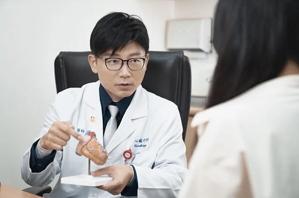 心血管痙攣常在休息與睡眠時發作,嚴重時可能造成心肌梗塞或猝死。圖為示意圖,非當事患者。圖/雙和醫院提供