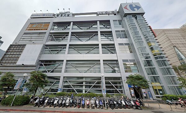 大直家樂福確定將在12月4日結束營業。圖／翻攝自Google Maps