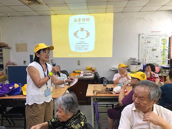 新東里長者交通安全講習。圖／取自「臺北市鄰里服務網」
