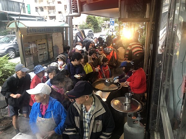 新東里元宵節活動。圖／取自「臺北市鄰里服務網」
