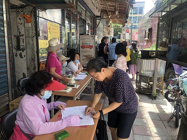 新東里端午節活動。圖／取自「臺北市鄰里服務網」
