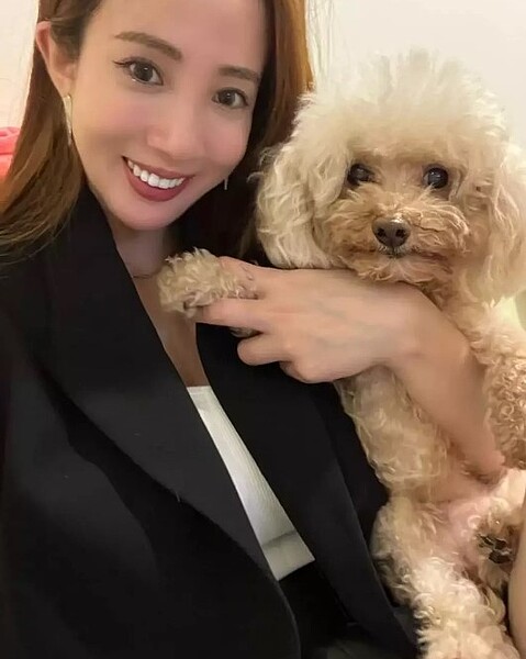 愛雅已升格人妻。圖／摘自臉書
