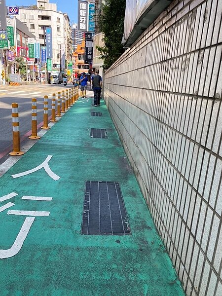 後埔里綠色人行道。圖／廖詠琦攝

