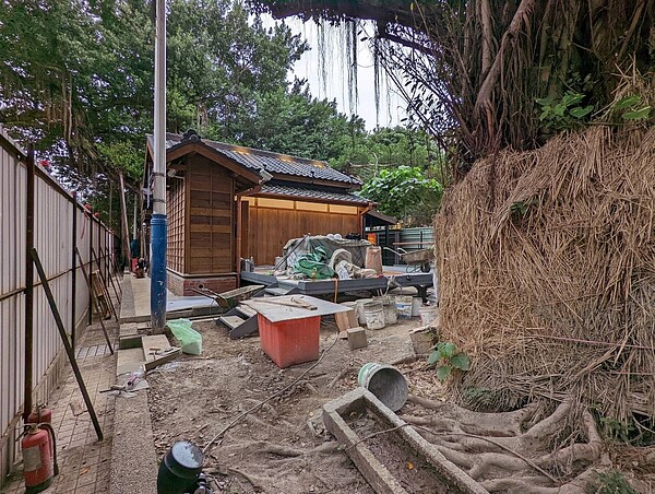 歷史建築鐵路局圓山站長宿舍修復施工。圖/楊秀龍里長提供